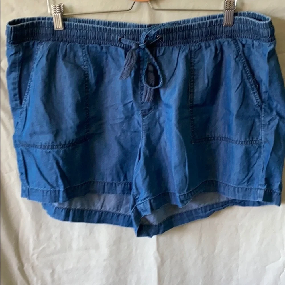 COPY - Ana new approach loose fit shorts - Picture 2 of 5